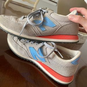 NEW BALANCE SNEAKERS/TENNIS SHOES